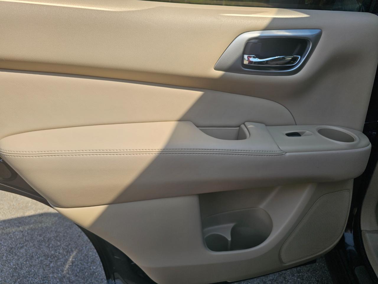 Nissan Pathfinder 2WD 4dr Platinum 2014