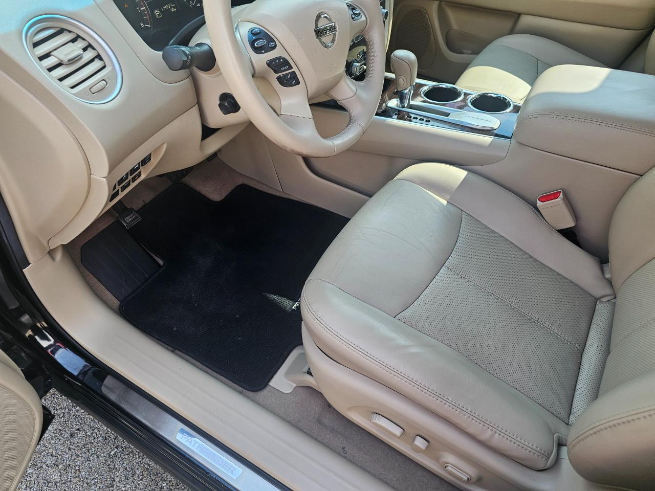 Nissan Pathfinder 2WD 4dr Platinum 2014