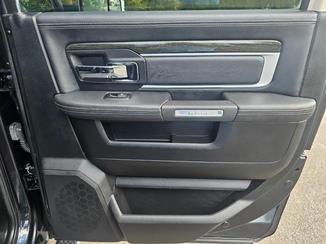 RAM 2500 4WD Crew Cab 149" Longhorn Limited 2015