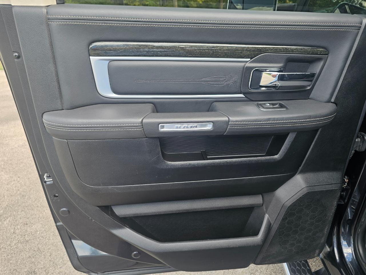RAM 2500 4WD Crew Cab 149" Longhorn Limited 2015