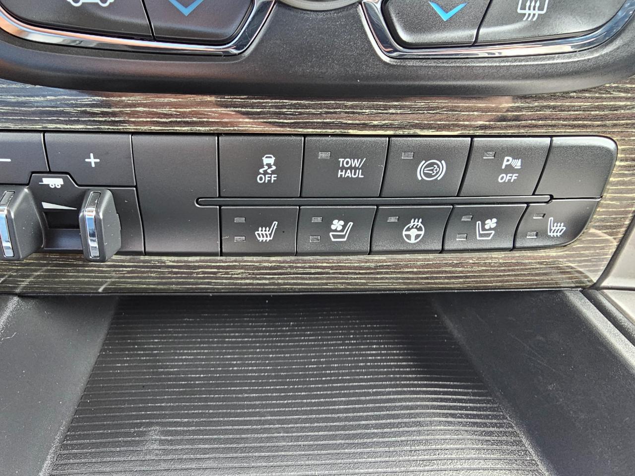 RAM 2500 4WD Crew Cab 149" Longhorn Limited 2015