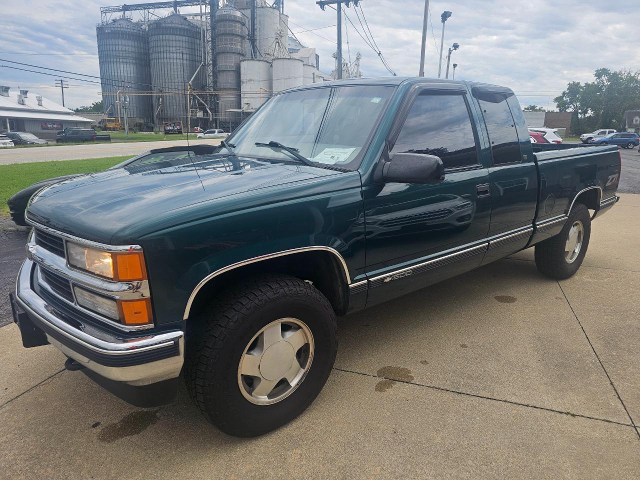 Chevrolet C/K 1500 Ext Cab 141.5" WB 4WD 1998