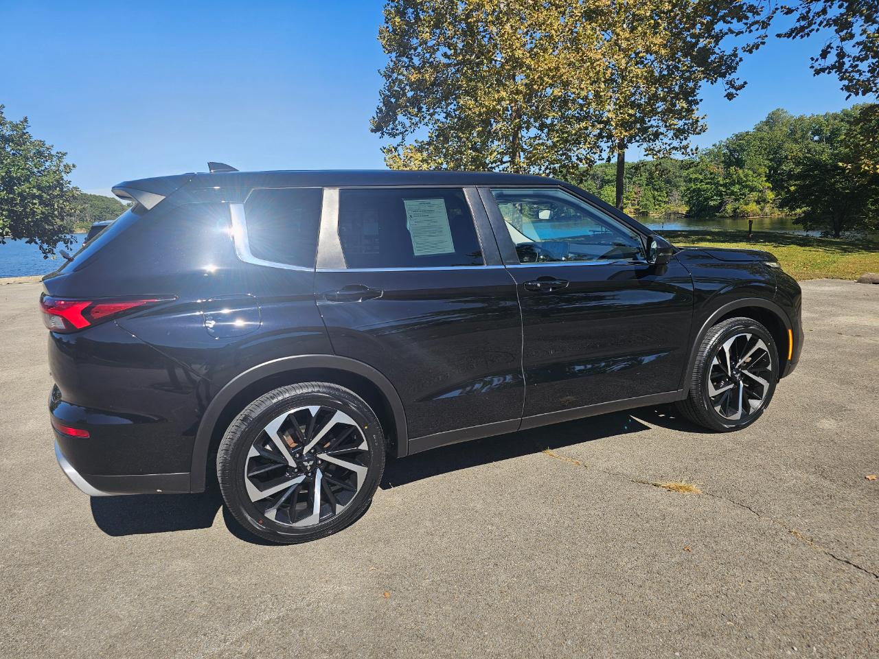 Mitsubishi Outlander SE Launch Edition S-AWC 2022