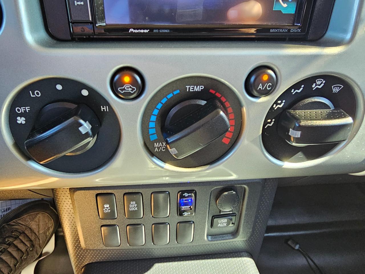 Toyota FJ Cruiser 4WD 4dr Man (Natl) 2011