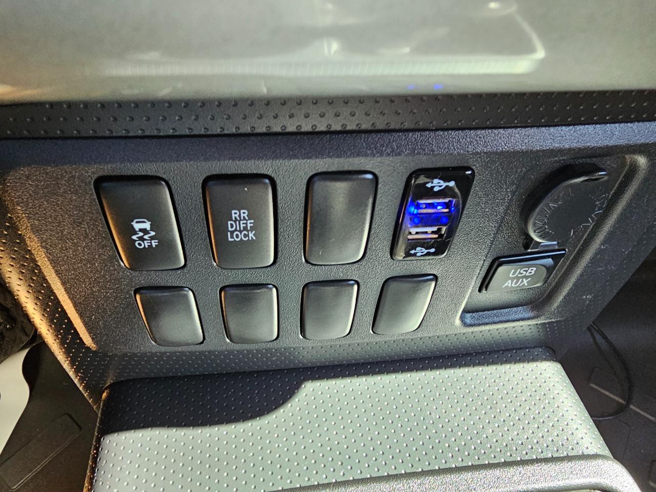 Toyota FJ Cruiser 4WD 4dr Man (Natl) 2011