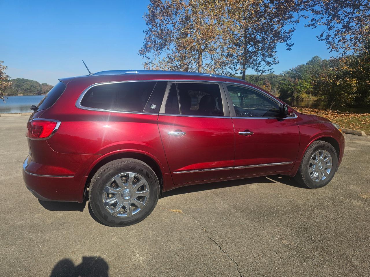Buick Enclave FWD 4dr Leather 2017