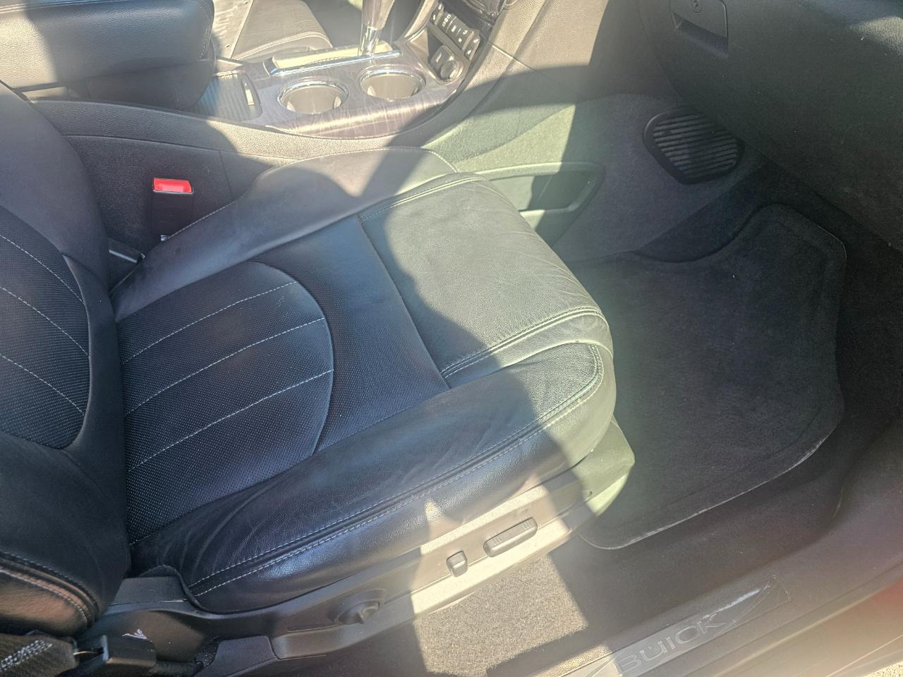 Buick Enclave FWD 4dr Leather 2017