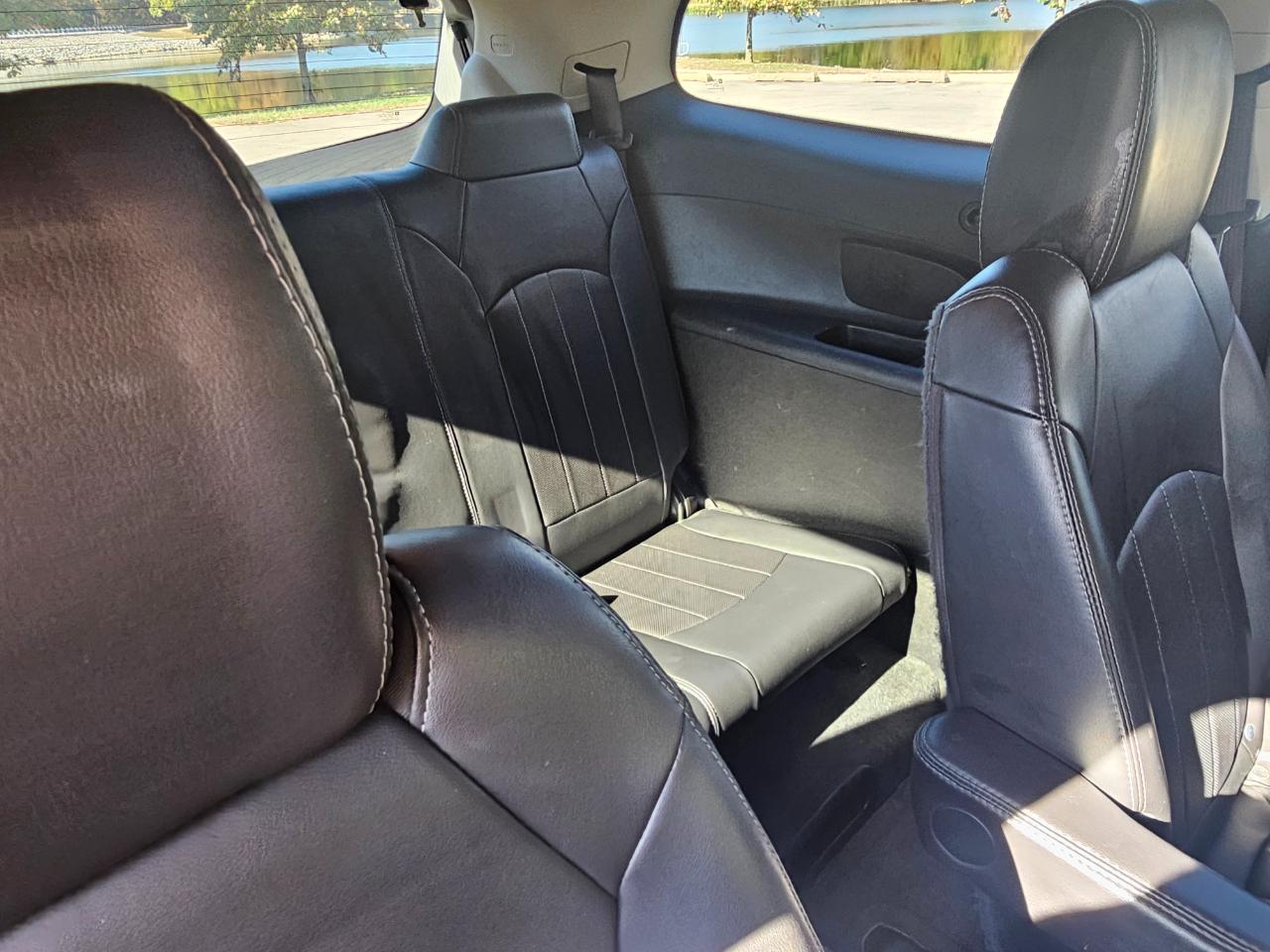 Buick Enclave FWD 4dr Leather 2017