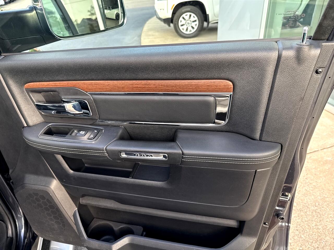 2013 Ram 2500 Laramie photo 19