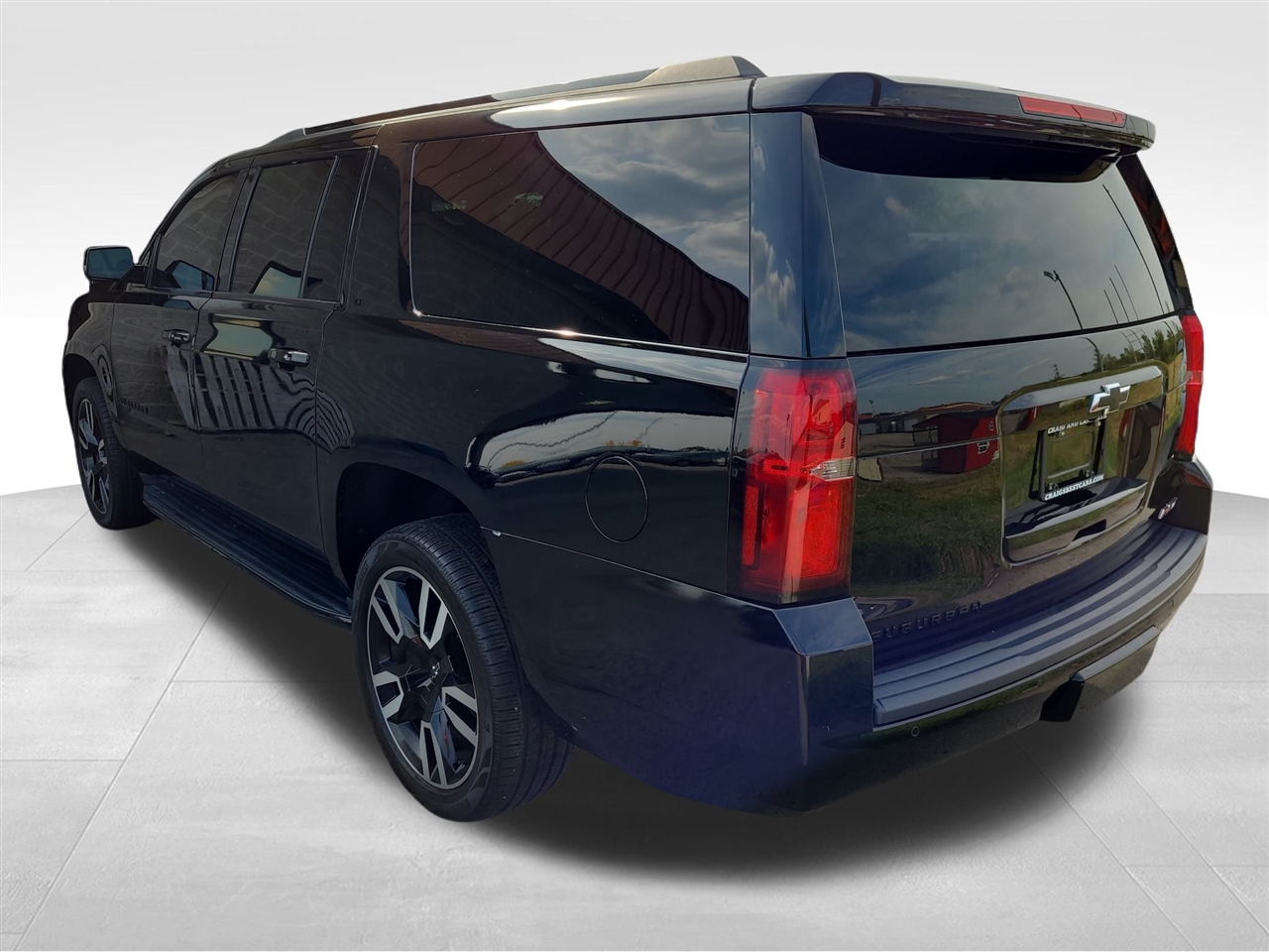 2020 Chevrolet Suburban LT photo 3