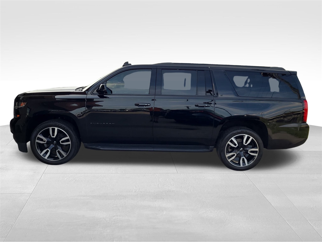 2020 Chevrolet Suburban LT photo 4
