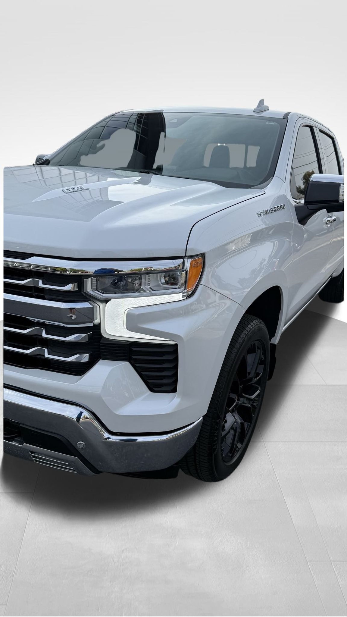 2023 Chevrolet Silverado 1500 LTZ photo 3