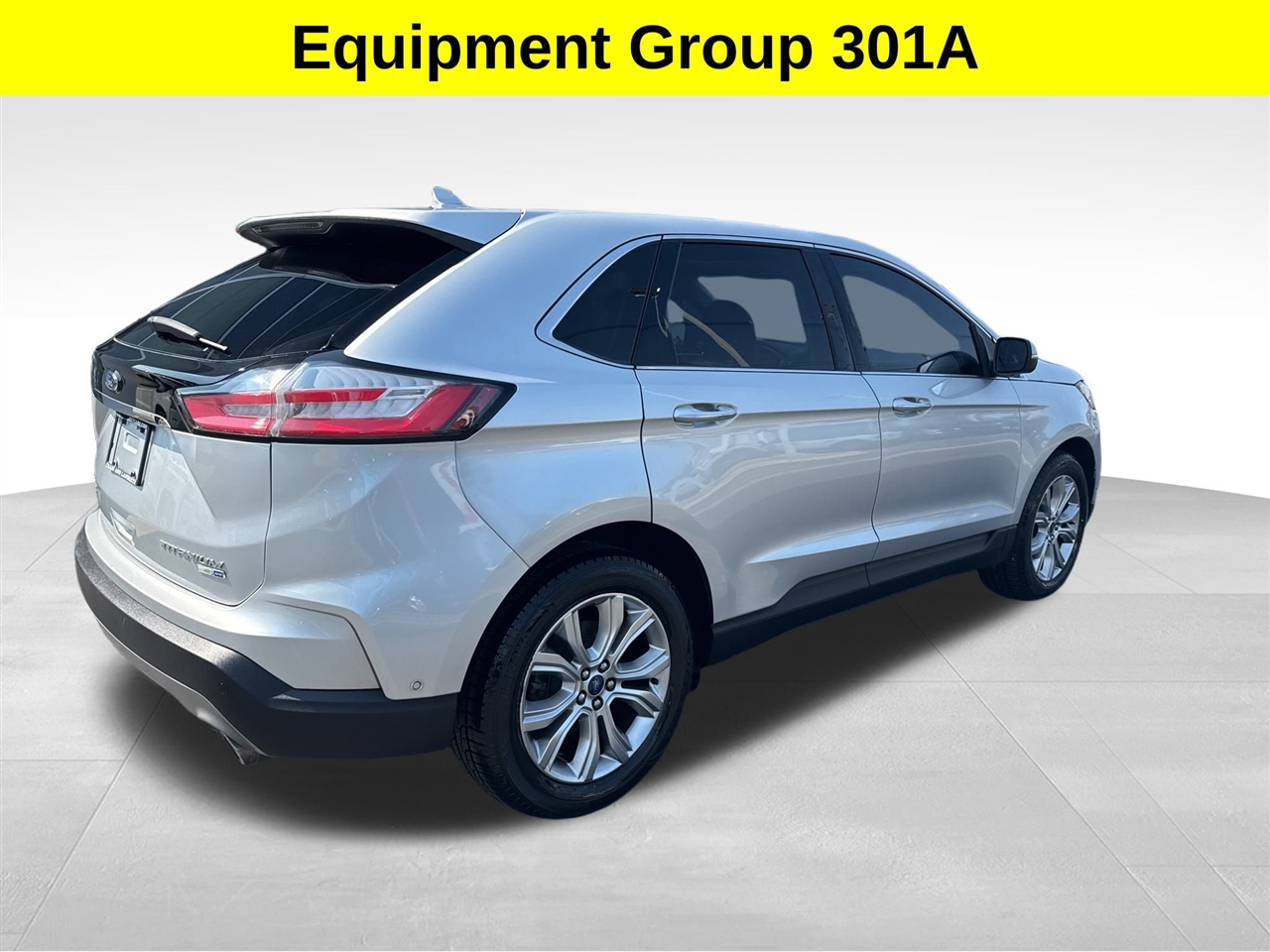 2019 Ford Edge Titanium photo 2
