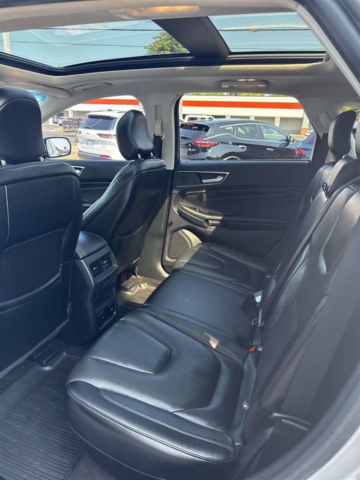 2019 Ford Edge Titanium photo 27