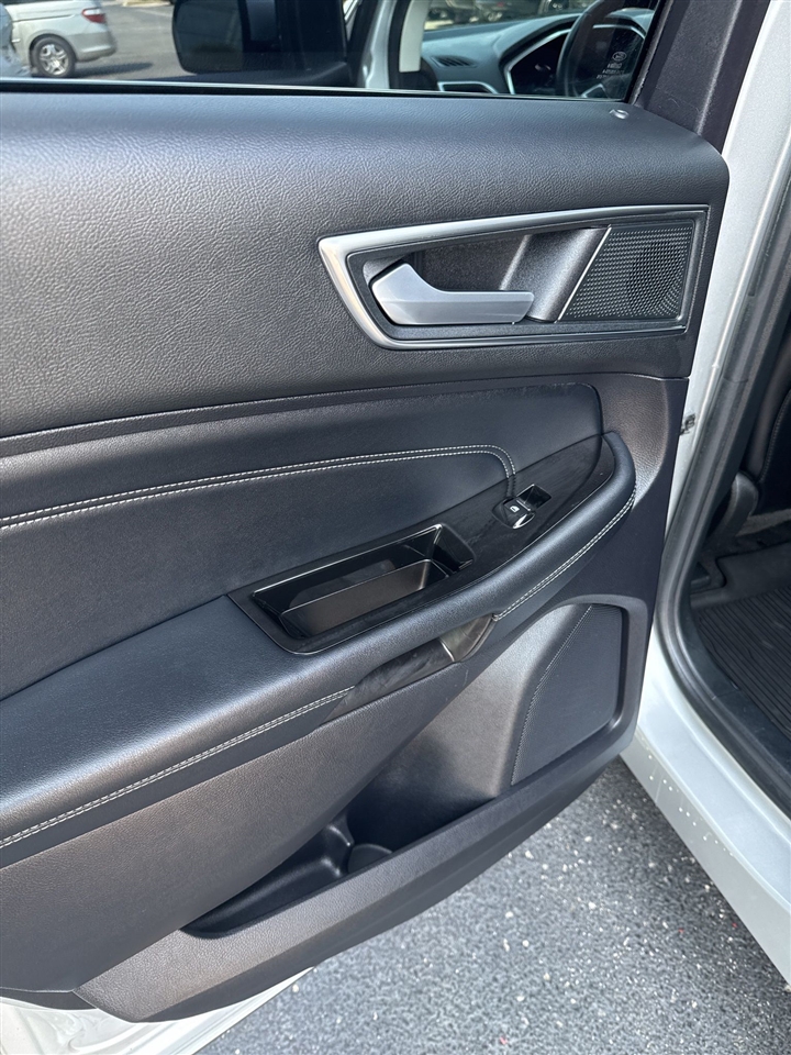 2019 Ford Edge Titanium photo 28