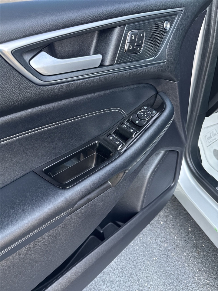 2019 Ford Edge Titanium photo 29