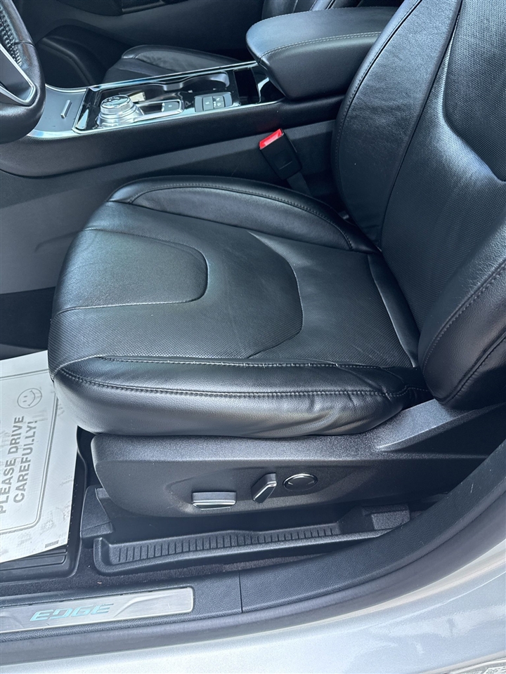 2019 Ford Edge Titanium photo 30