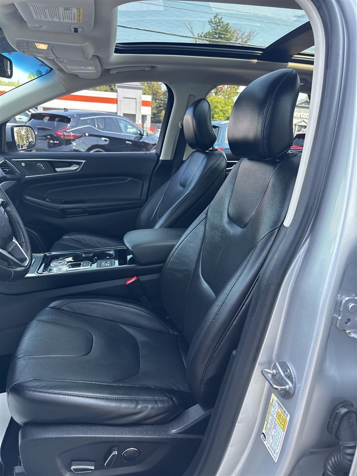 2019 Ford Edge Titanium photo 32