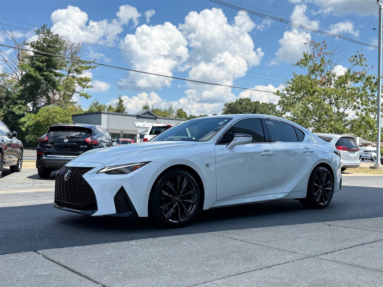 Lexus IS  2024
