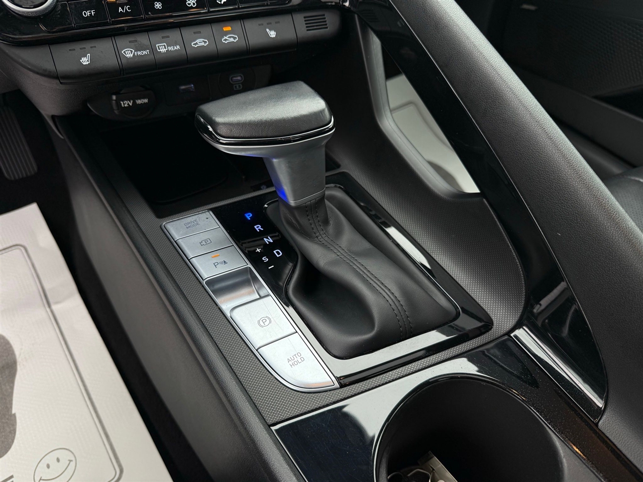 Hyundai Elantra  2024