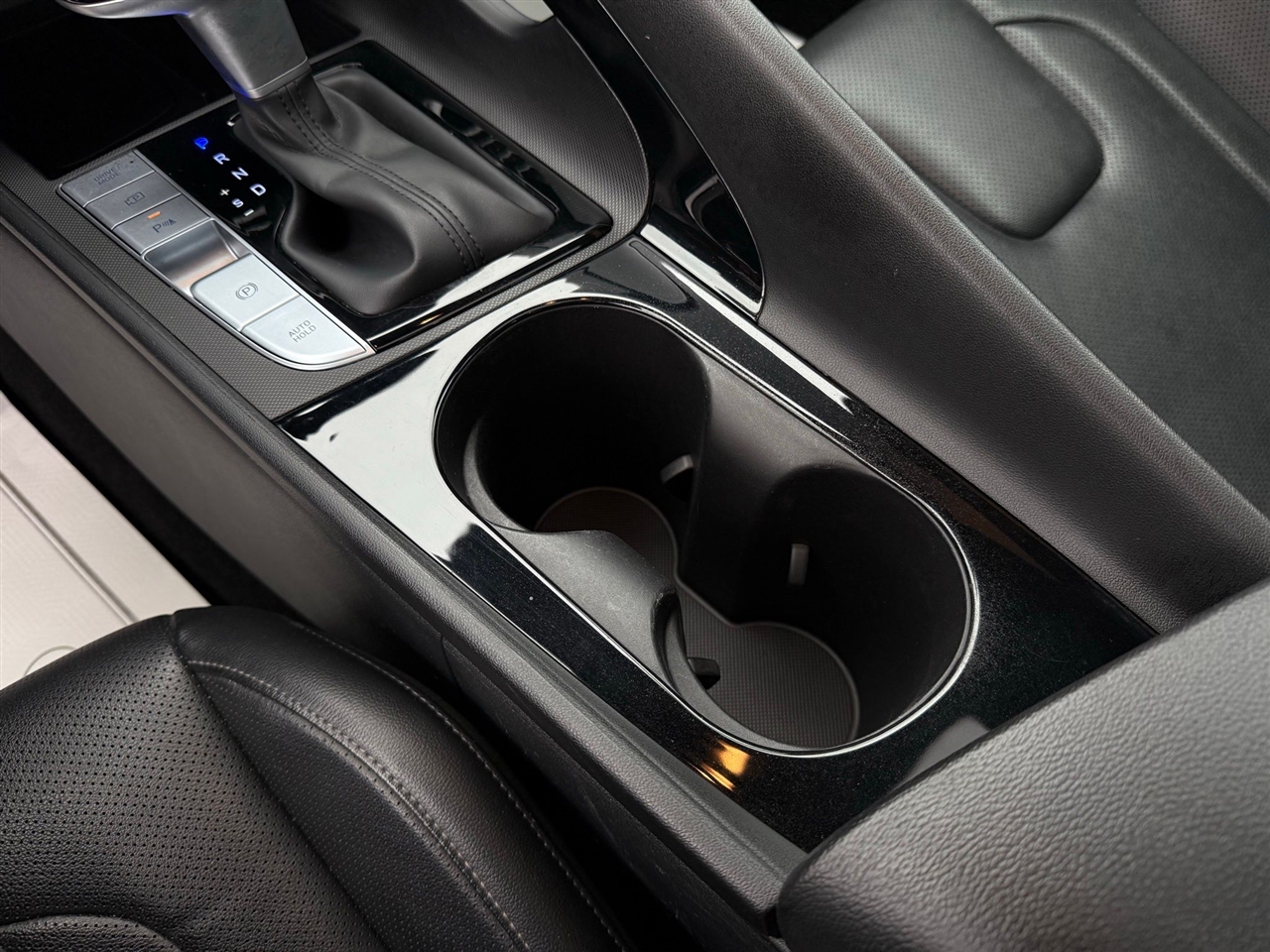 Hyundai Elantra  2024