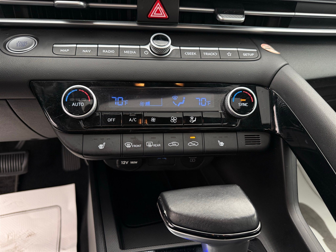 Hyundai Elantra  2024