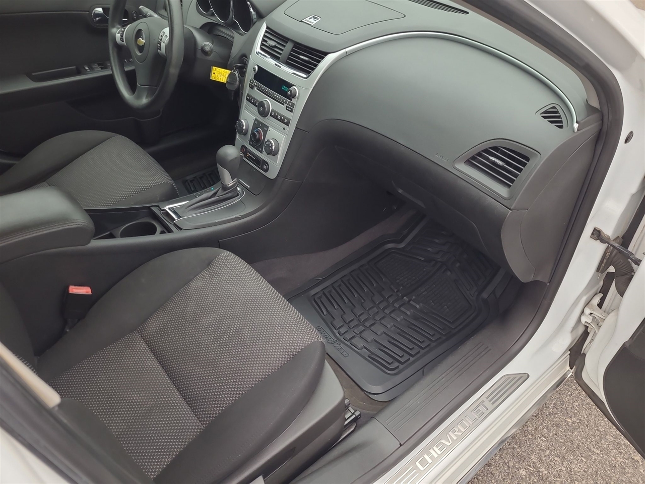 Chevrolet Malibu  2011