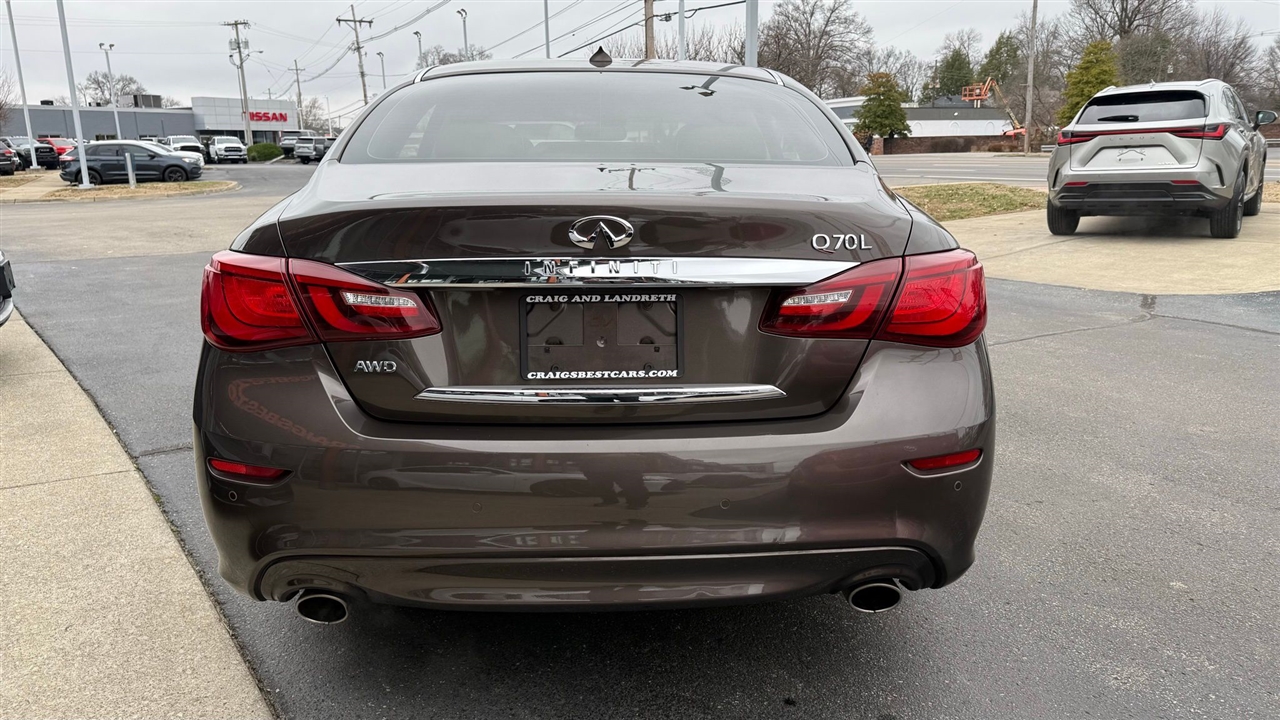 Infiniti Q70  2016
