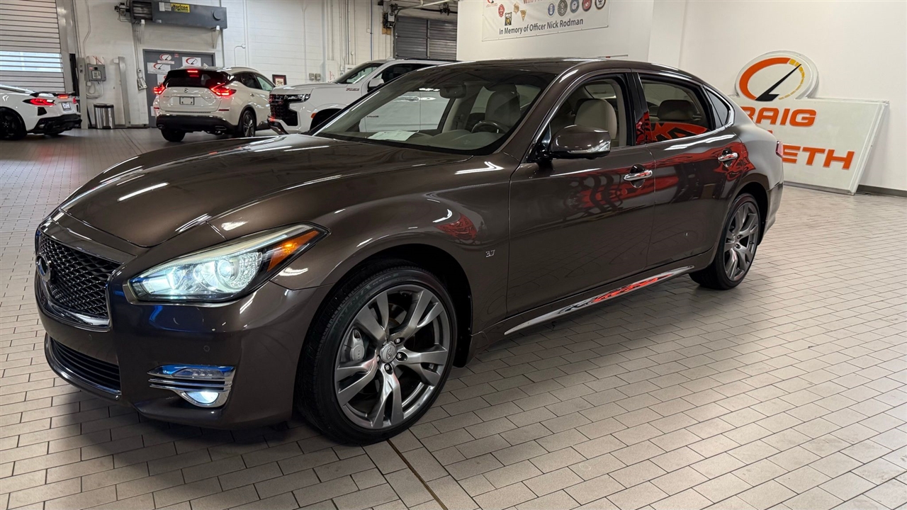 Infiniti Q70  2016