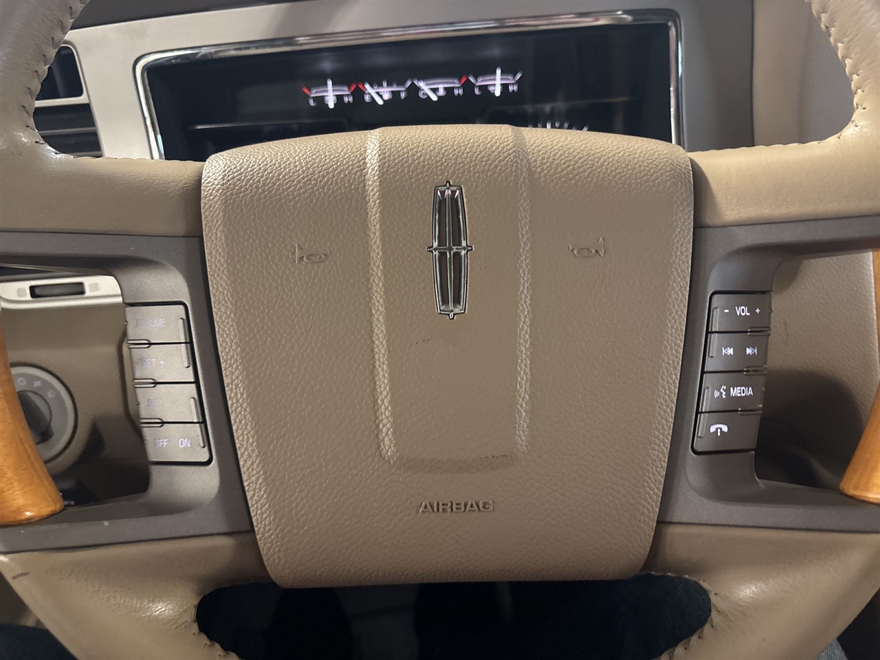 Lincoln Navigator L  2010