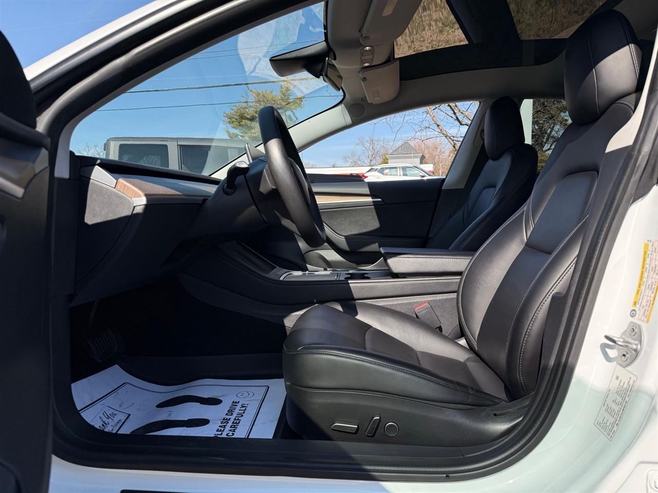 Tesla Model 3  2021