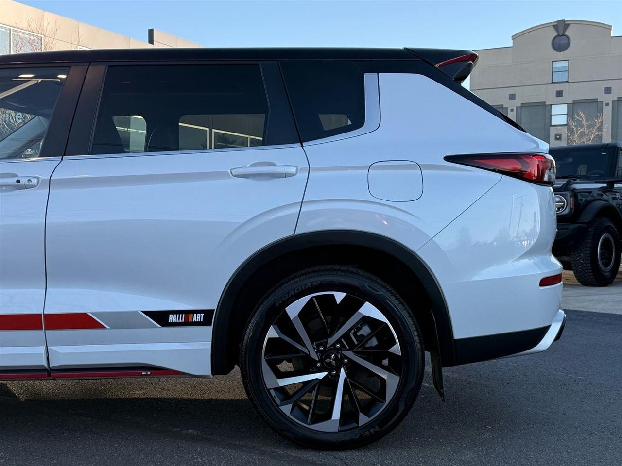 Mitsubishi Outlander PHEV  2024