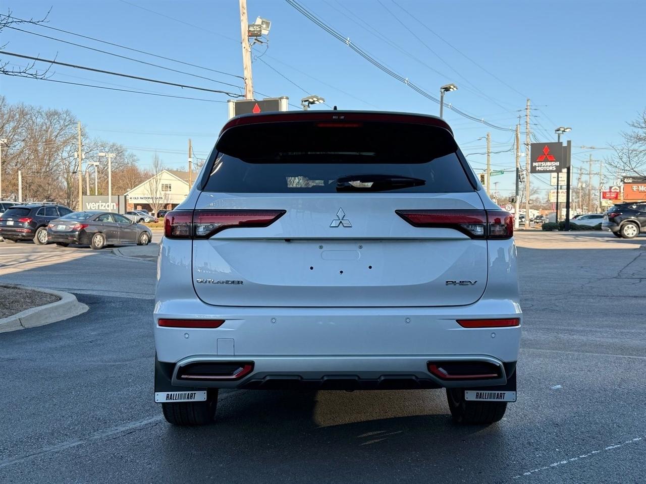 Mitsubishi Outlander PHEV  2024