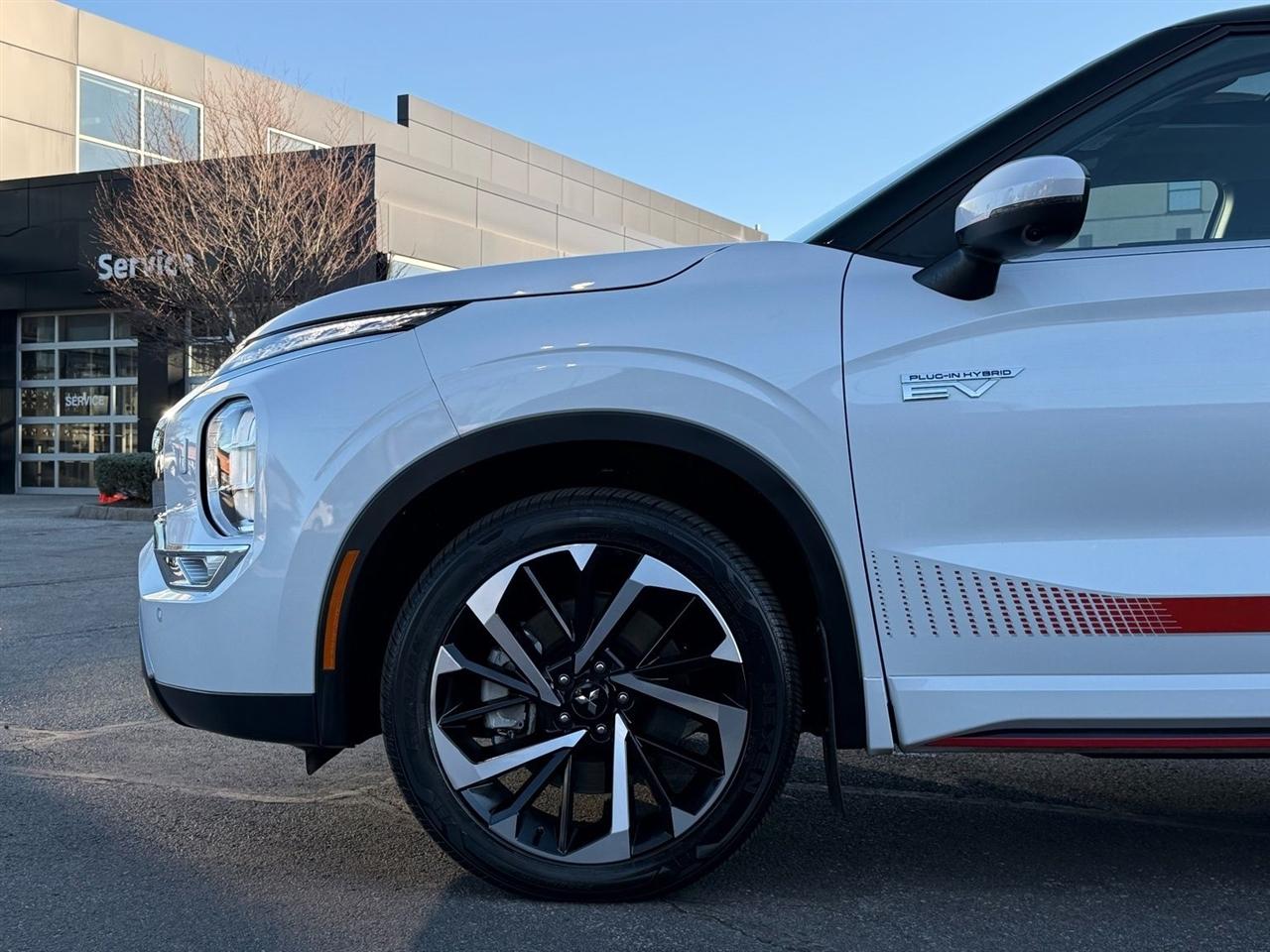 Mitsubishi Outlander PHEV  2024