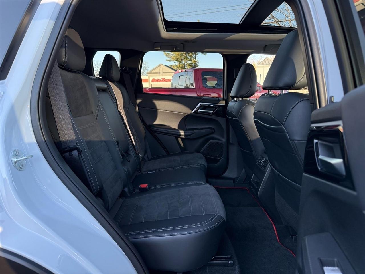 Mitsubishi Outlander PHEV  2024