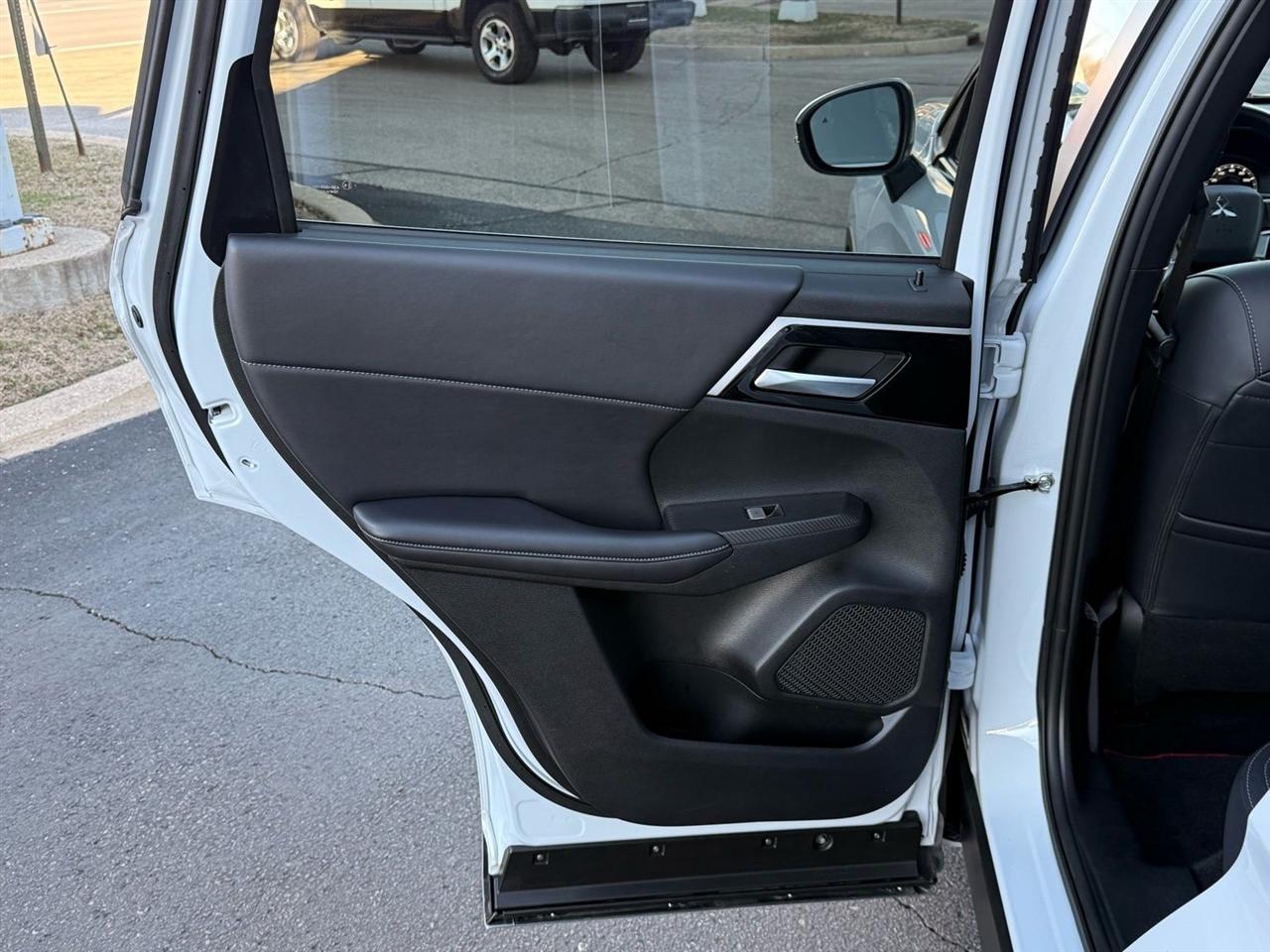 Mitsubishi Outlander PHEV  2024