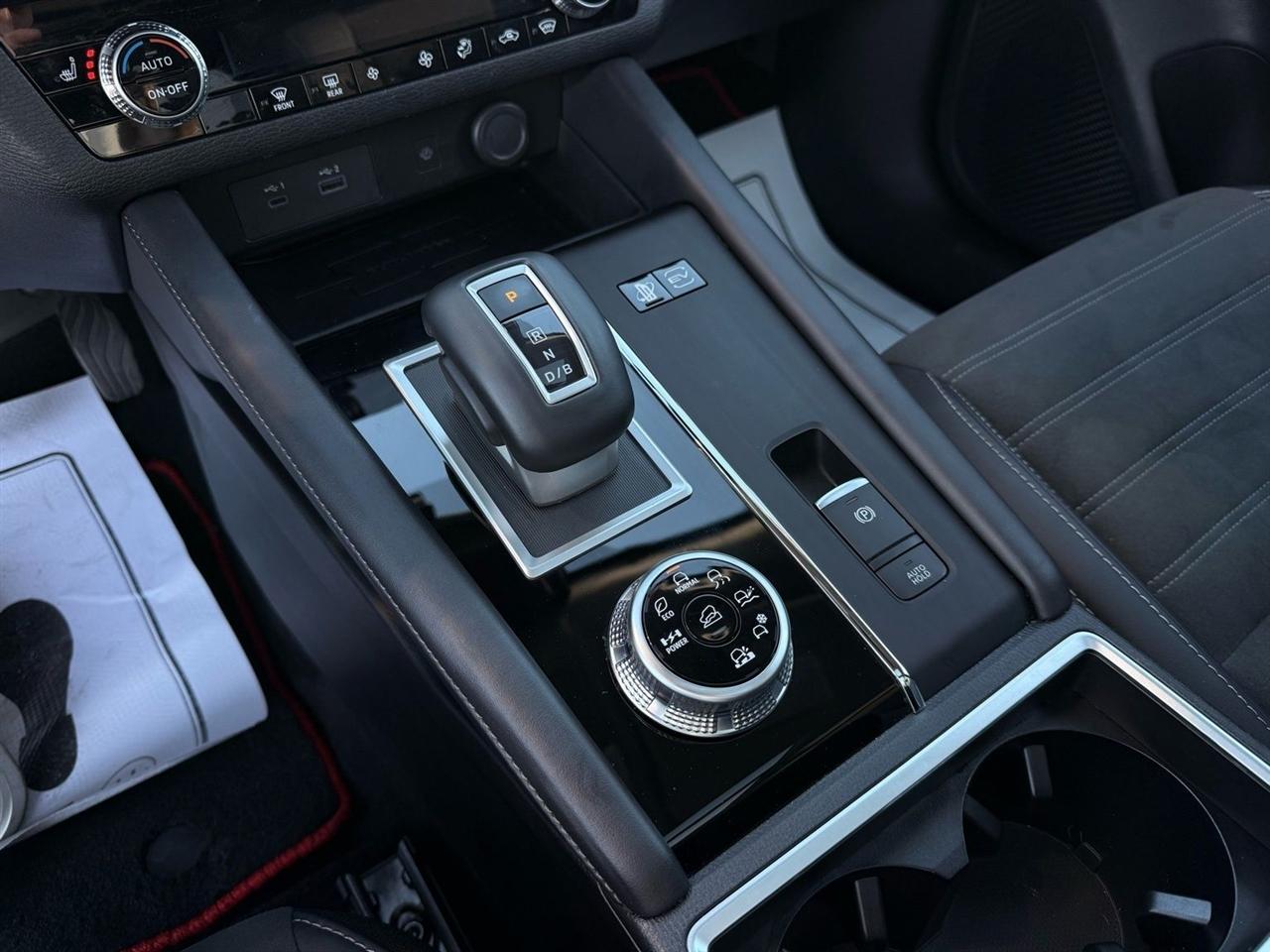 Mitsubishi Outlander PHEV  2024