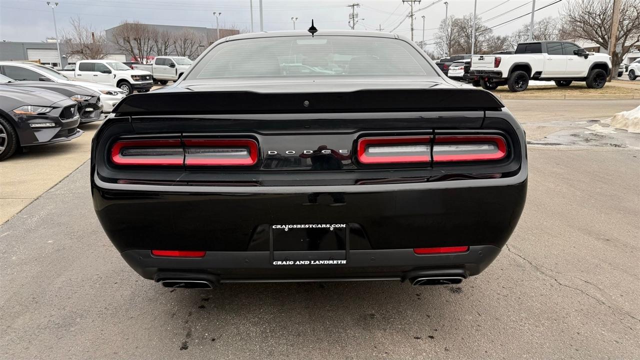 Dodge Challenger  2021