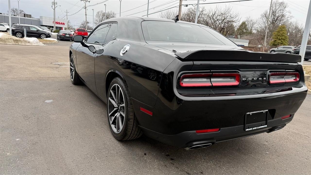 Dodge Challenger  2021