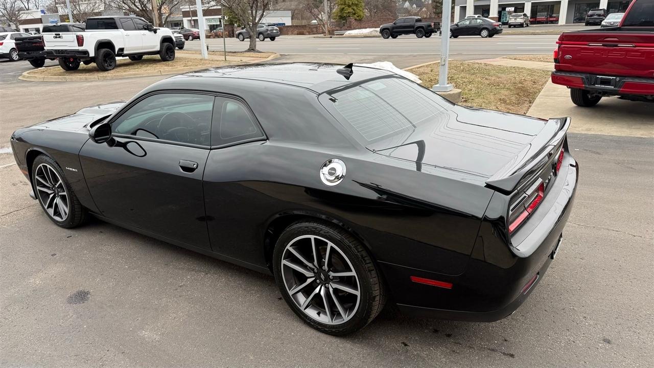 Dodge Challenger  2021