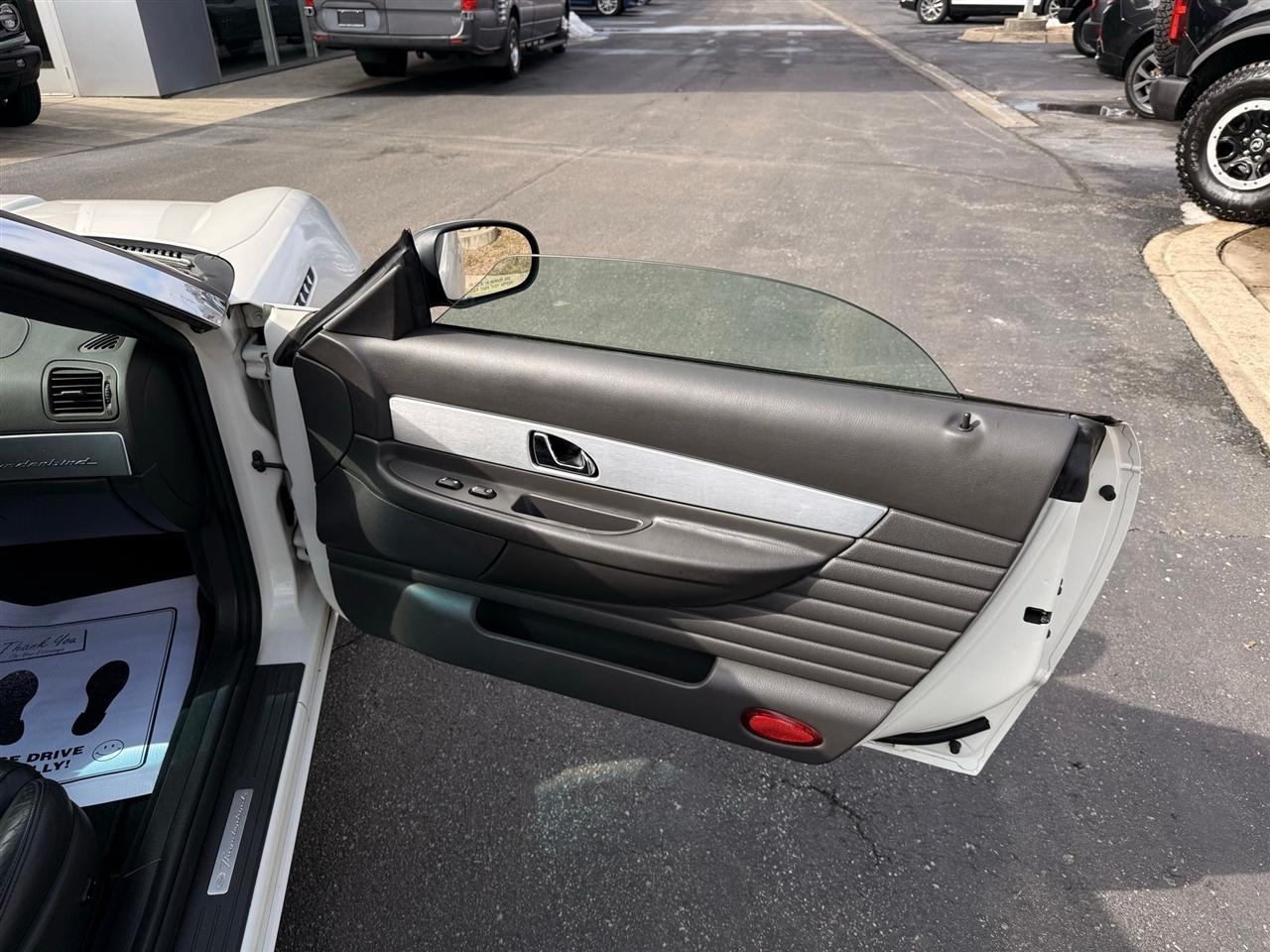 Ford Thunderbird  2002