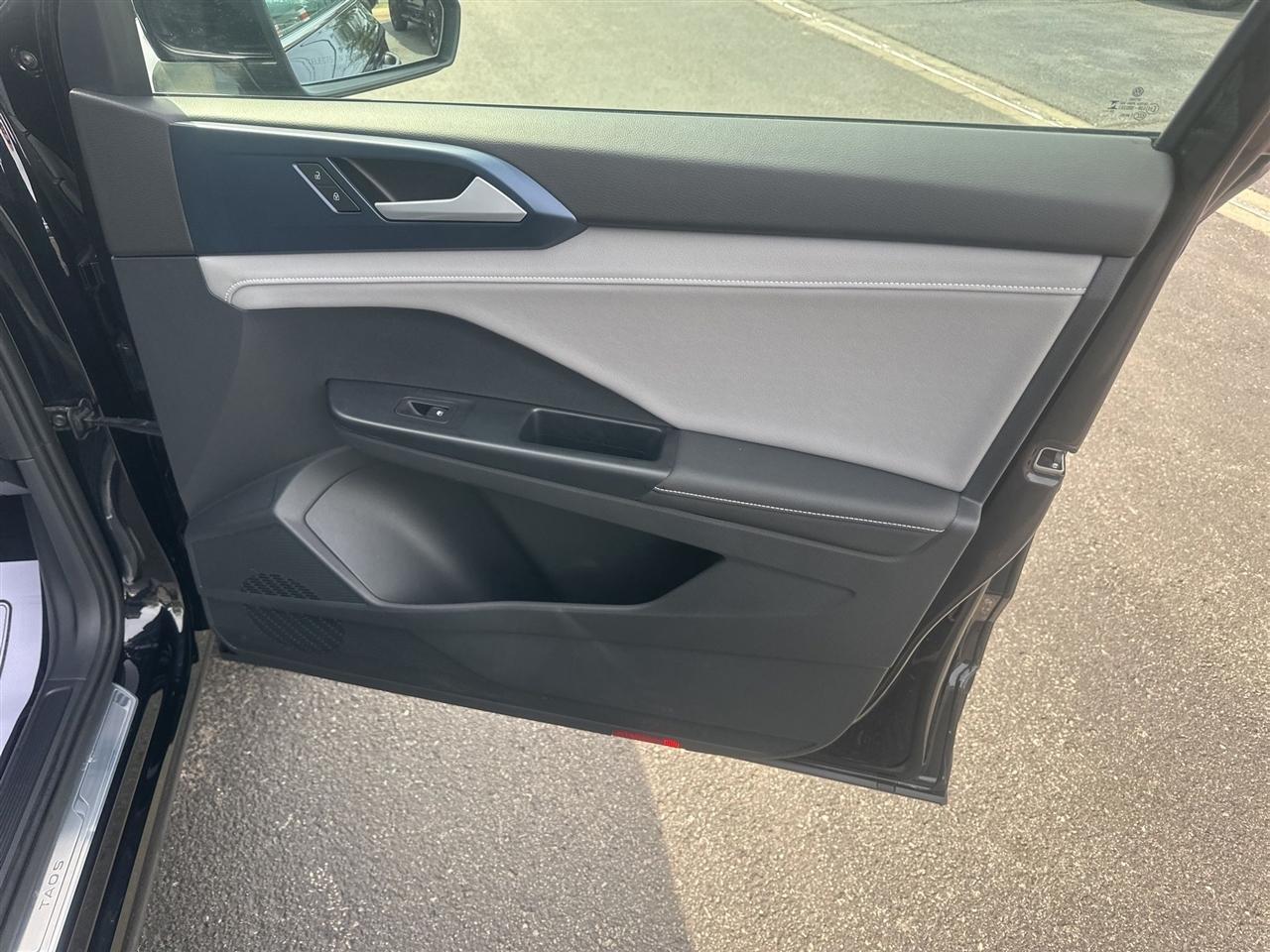 Volkswagen Taos  2024