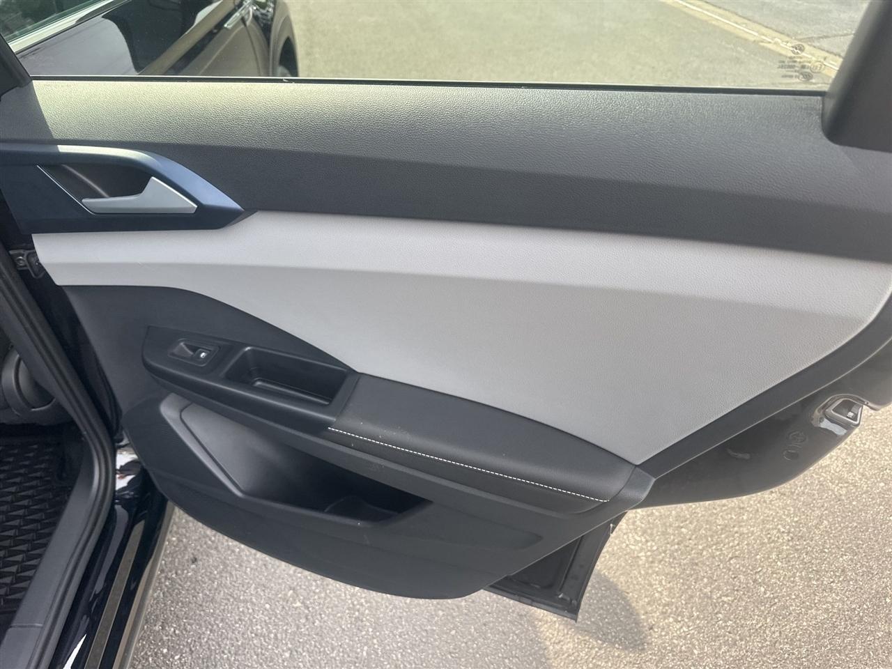 Volkswagen Taos  2024