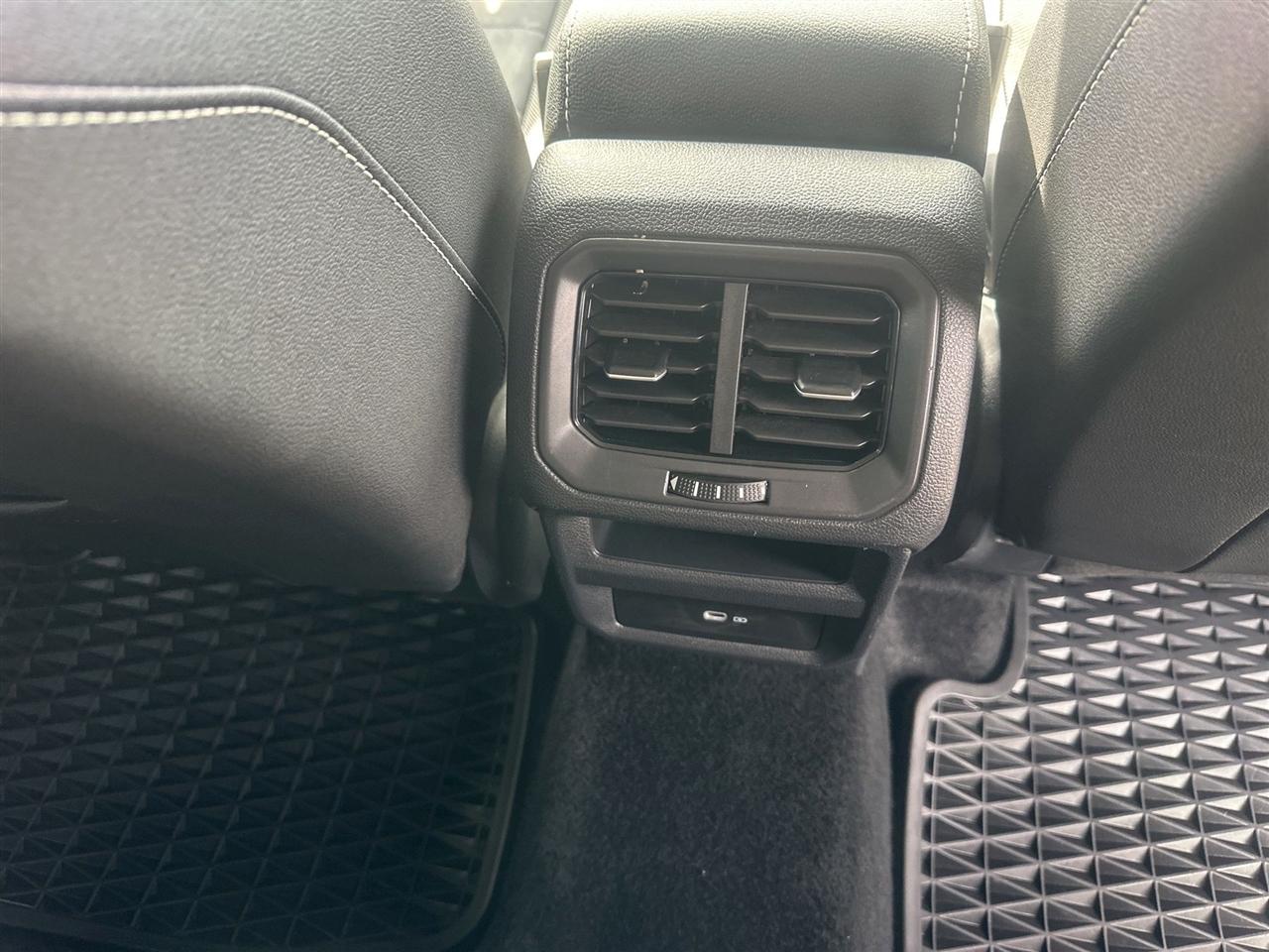 Volkswagen Taos  2024