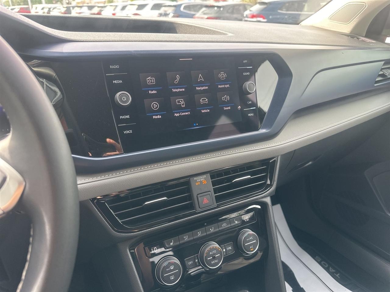 Volkswagen Taos  2024