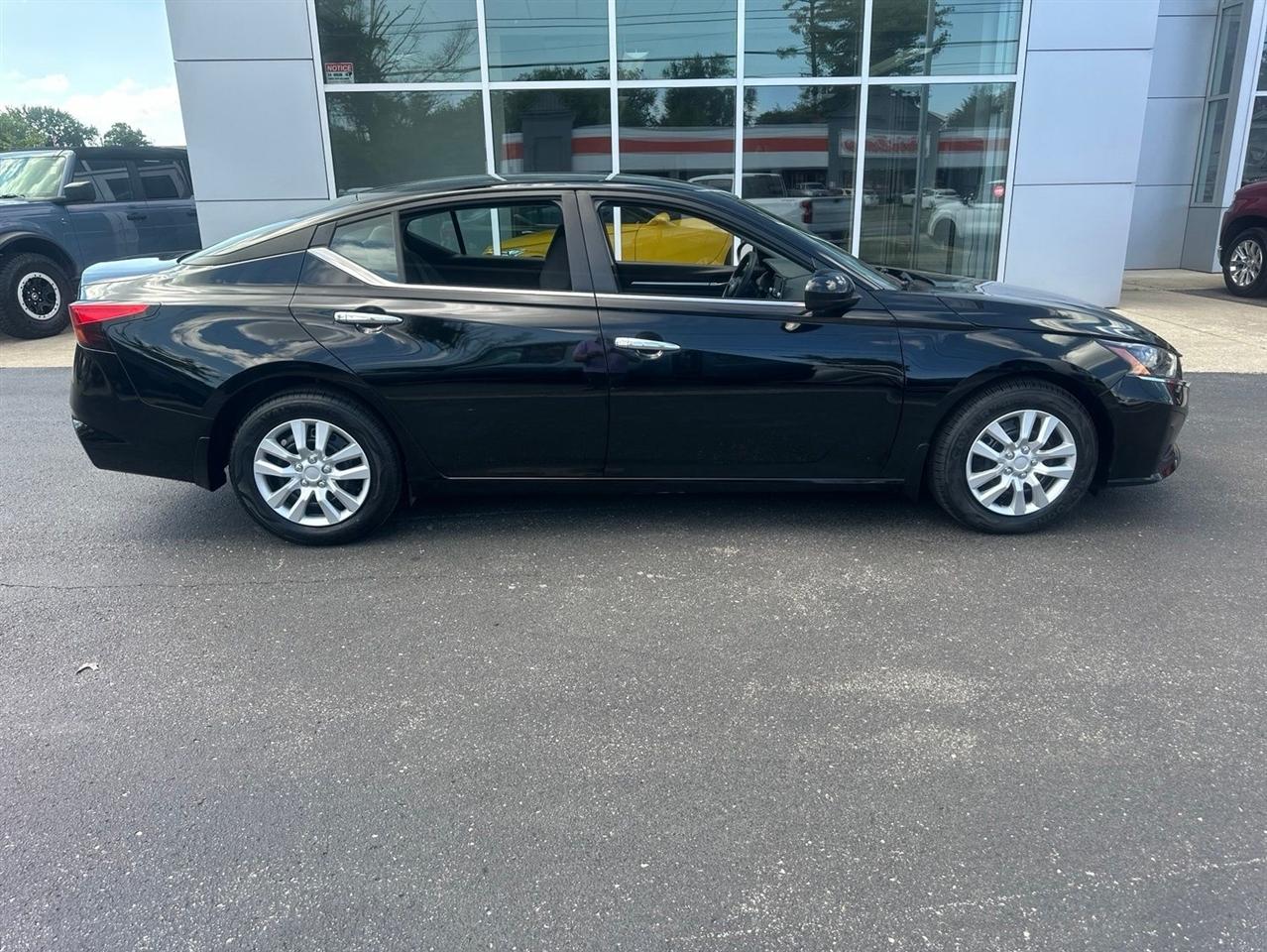 Nissan Altima  2023