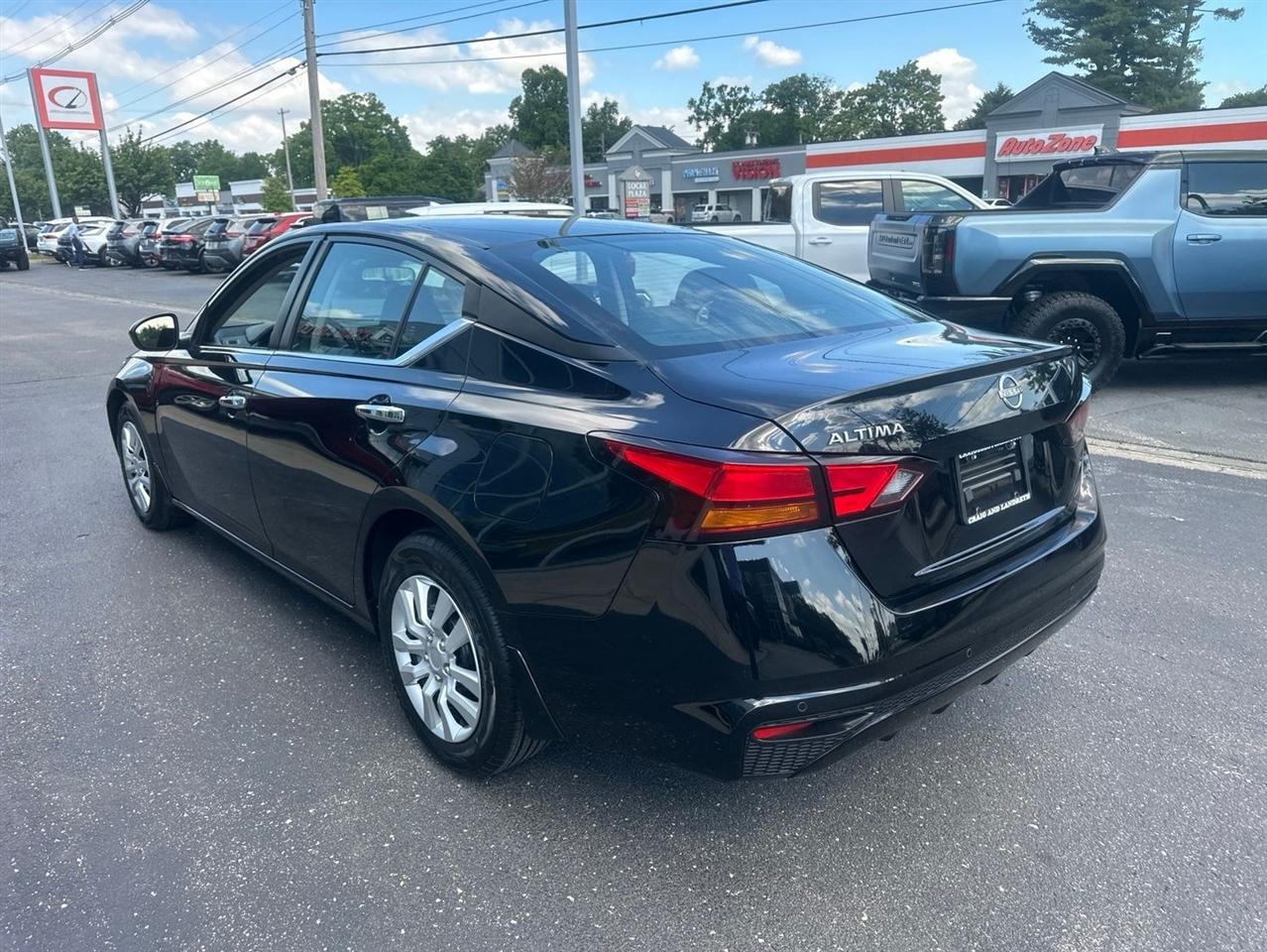 Nissan Altima  2023
