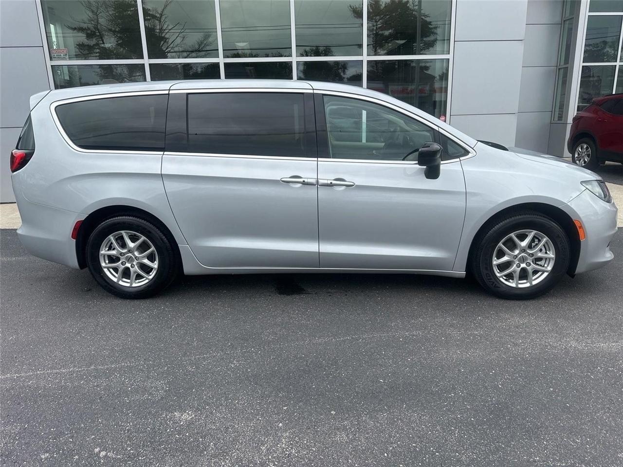 Chrysler Voyager  2024