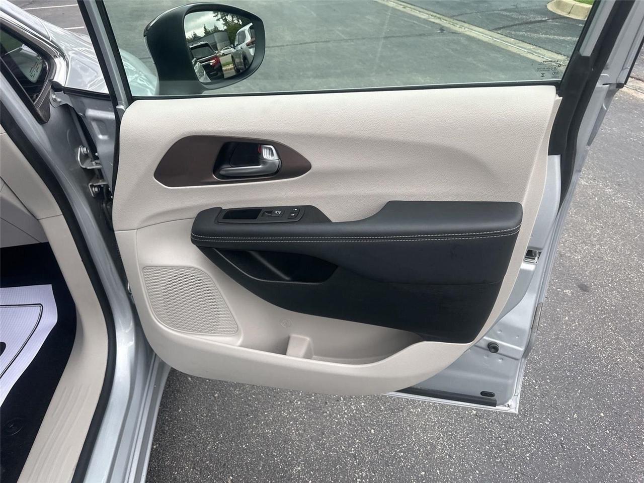 Chrysler Voyager  2024