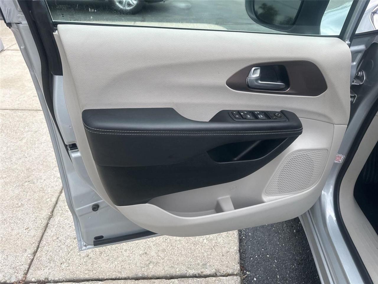 Chrysler Voyager  2024